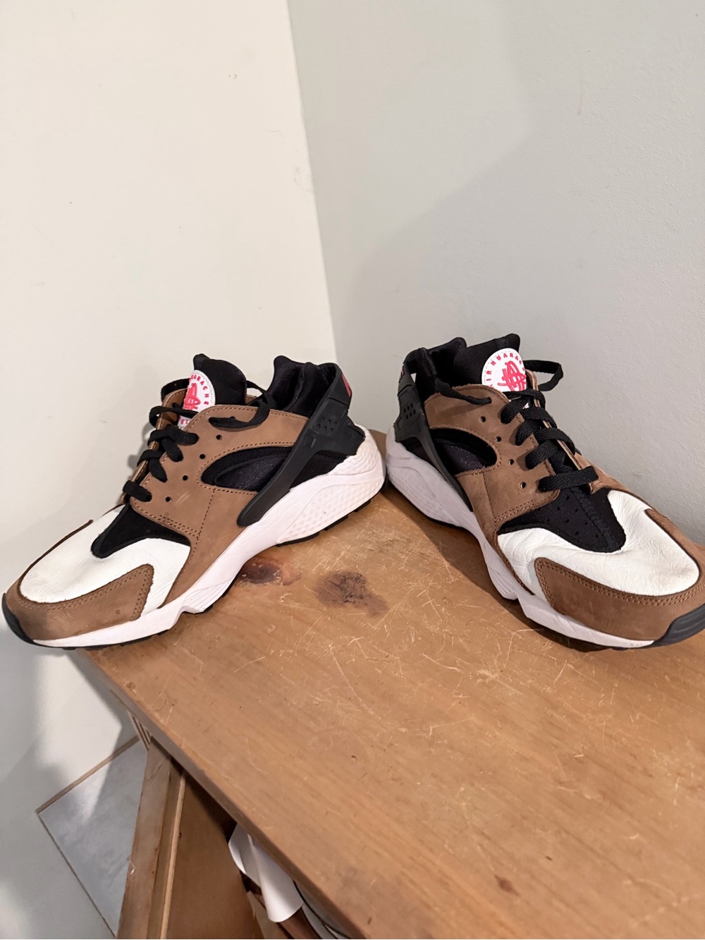Nike Air Huarache LE Bison in size 10